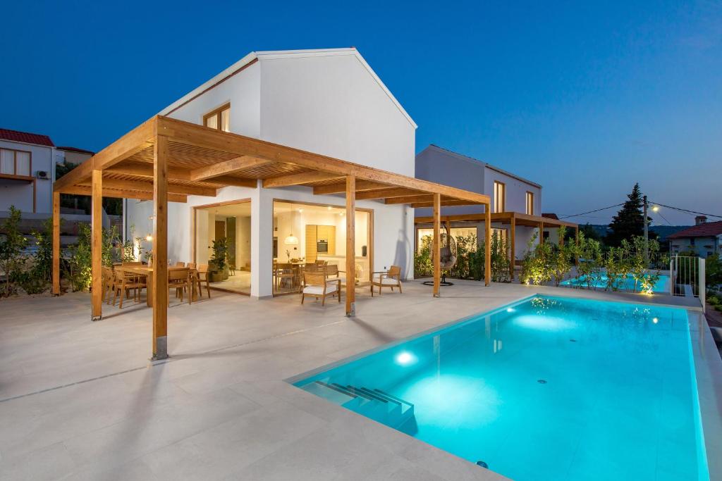 Πισίνα στο ή κοντά στο Villa 2 with Pool Soline, Krk, 280 m from beach, by 4Villas