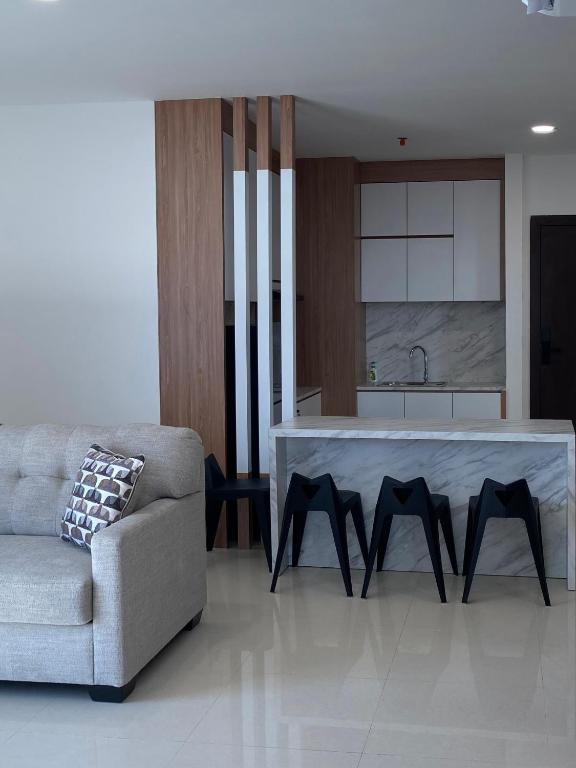 Posezení v ubytování 2BR Panoramic Cityview at Formosa Residence by Skyline