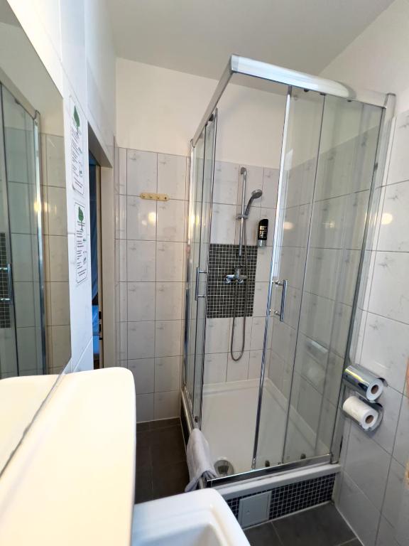 Hotel-Maison Am Olivaer Platz - Resim 32
