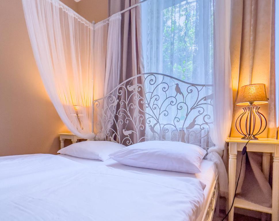 Postel nebo postele na pokoji v ubytování Hotel-Maison Am Olivaer Platz