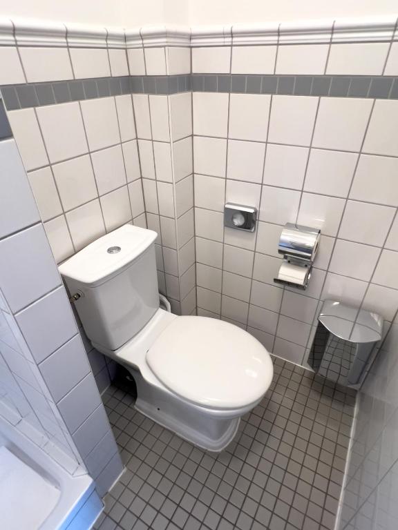 Hotel-Maison Am Olivaer Platz - Resim 40