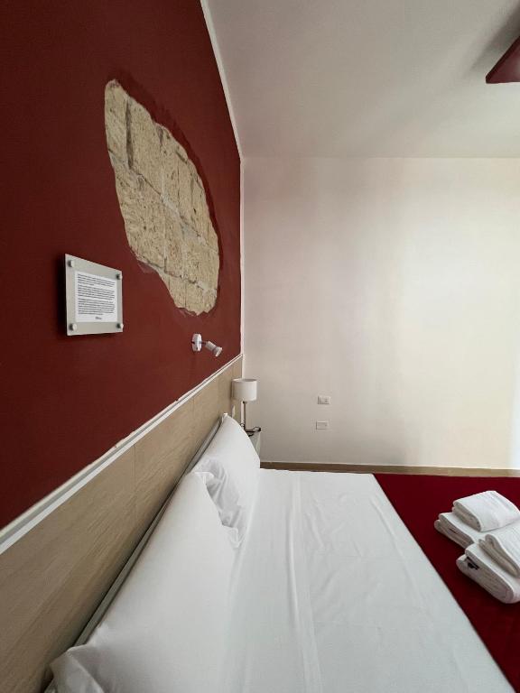 A bed or beds in a room at Napoli Central Gate