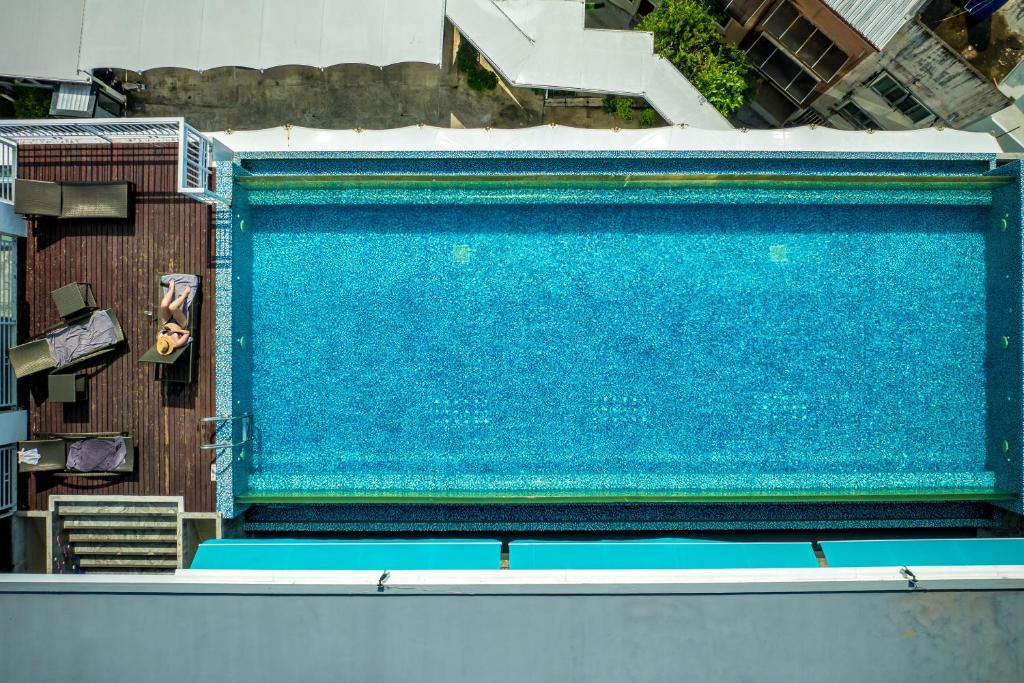 Bazén v ubytování Kana Triple L Hotel Phuket普吉岛卡娜3L酒店 nebo v jeho okolí