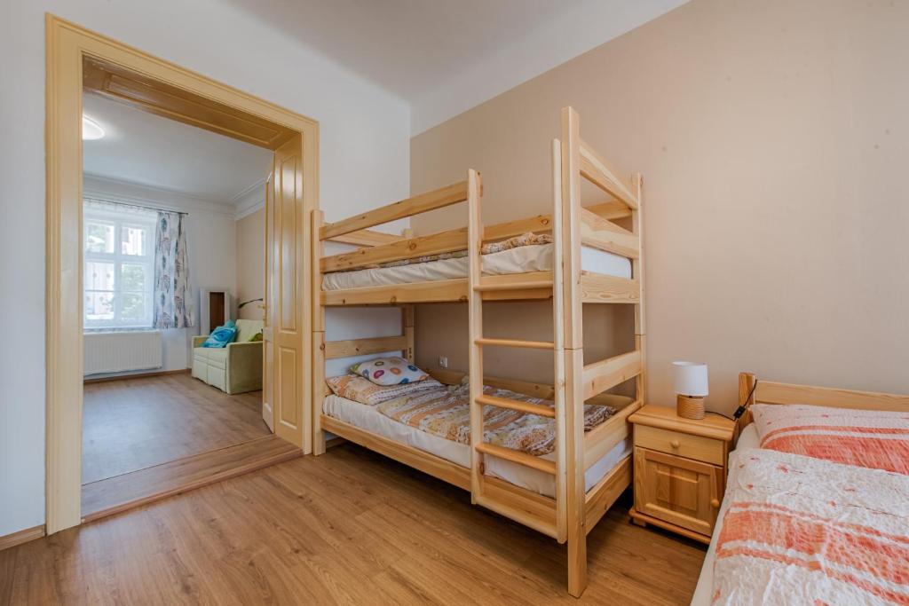 Postel nebo postele na pokoji v ubytování Apartmány Pod starou věží