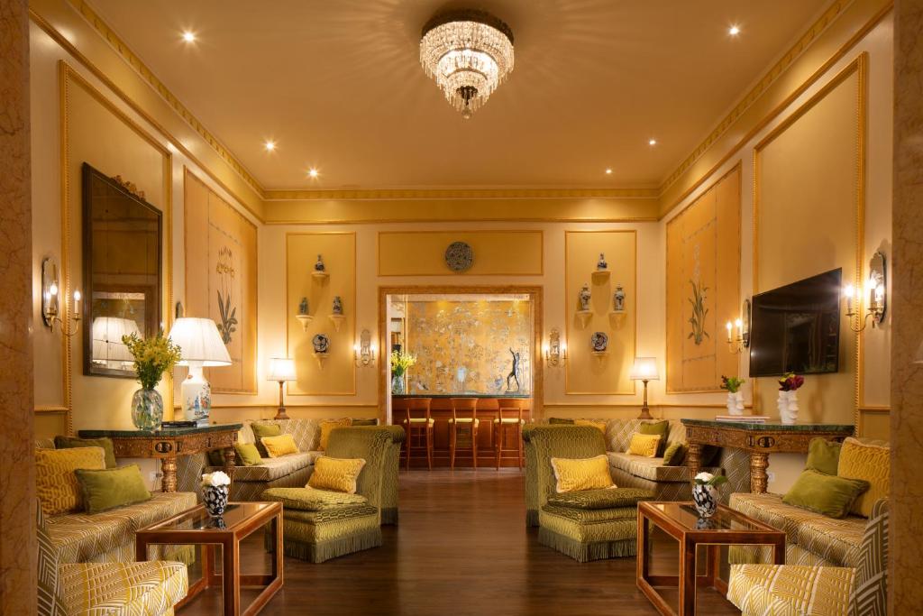 TV a/nebo společenská místnost v ubytování Hotel Degli Aranci