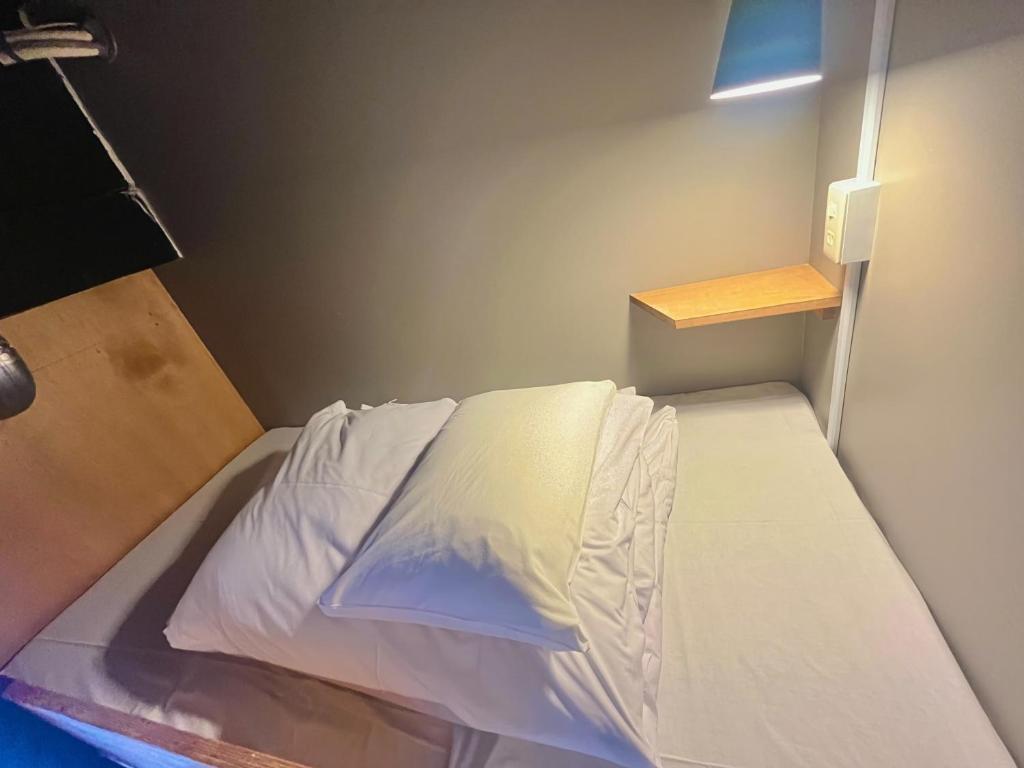 Postel nebo postele na pokoji v ubytování Wasabi Mita Hotel