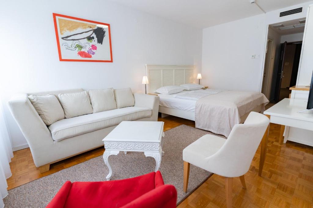 Artearia Hotel - Deluxe Double Or Twin Room