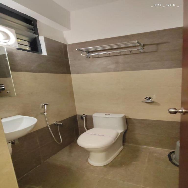 Koupelna v ubytování Hotel Royal Luxe - US consulate, Apollo hospital, Sankara natralya