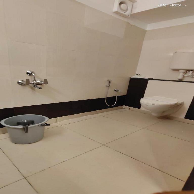 Koupelna v ubytování Hotel Royal Luxe - US consulate, Apollo hospital, Sankara natralya