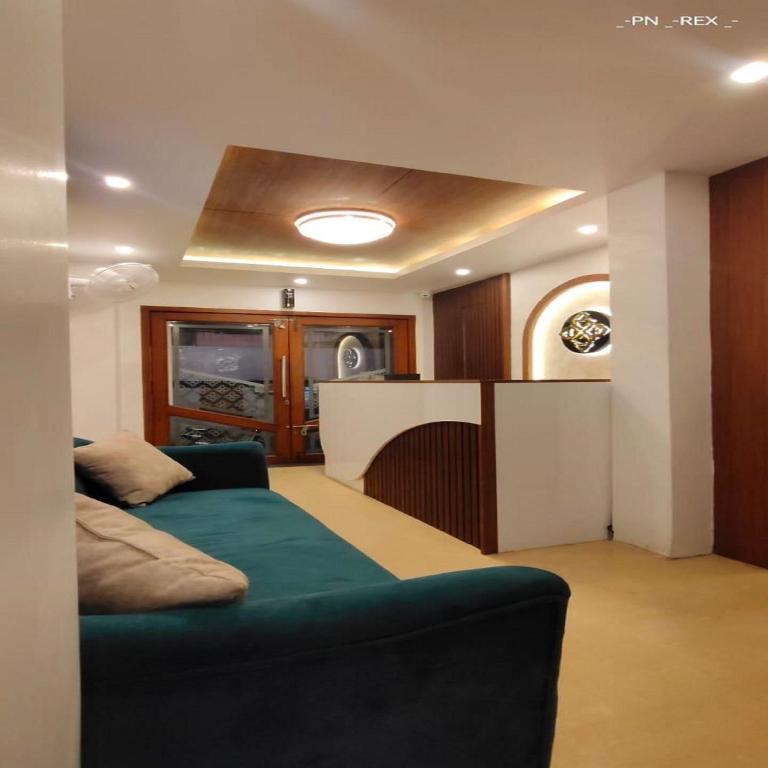Posezení v ubytování Hotel Royal Luxe - US consulate, Apollo hospital, Sankara natralya