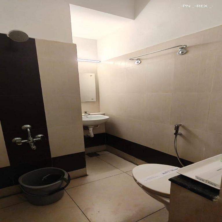 Koupelna v ubytování Hotel Royal Luxe - US consulate, Apollo hospital, Sankara natralya