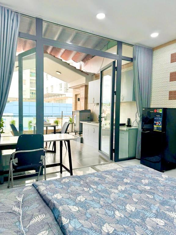 Posezení v ubytování Cozy Room with Balcony Central 10mins to Airport Maihouse