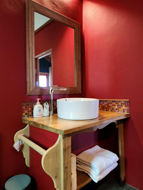 Castaway Beach Bungalows - 13