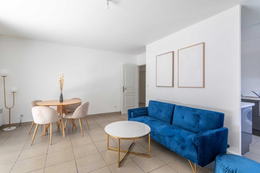 Photo de la galerie de l'établissement 2 bedroom apartment with balcony 10th arr, à Marseille