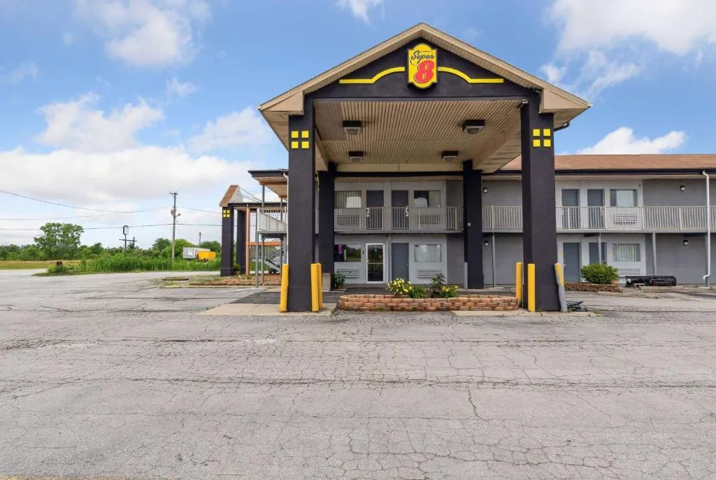 Super 8 by Wyndham Millbury/Toledo in Toledo