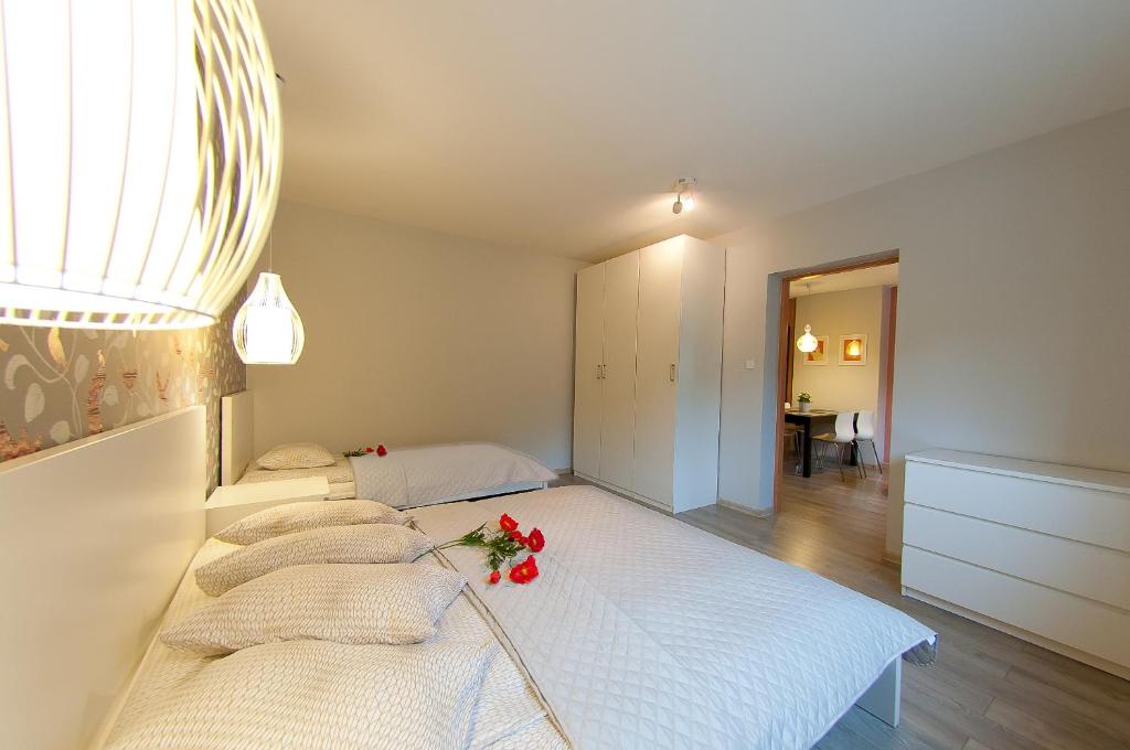 Postel nebo postele na pokoji v ubytování Apartamenty Przy Świerku
