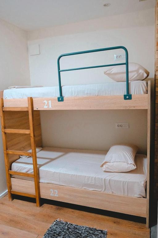 Cama o camas de una habitación en Scodrinon Hostel