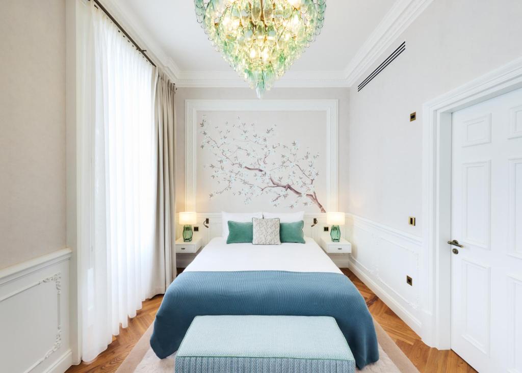 Postel nebo postele na pokoji v ubytování 2 Chesham Hotel