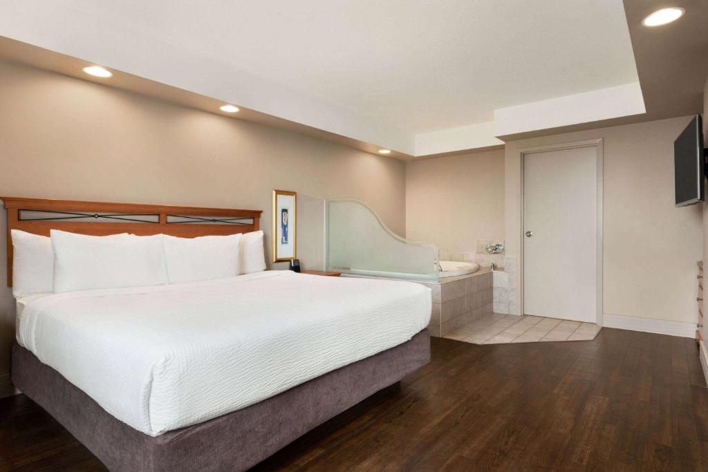 Royal Hotel Calgary, Trademark Collection by Wyndham - Resim 26