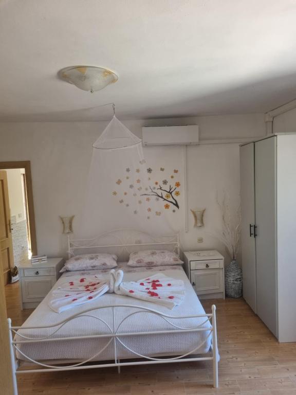 Postel nebo postele na pokoji v ubytování Apartmani Milenko Lubenice