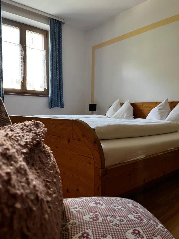 Postel nebo postele na pokoji v ubytování Gasthof Sterzingerhof