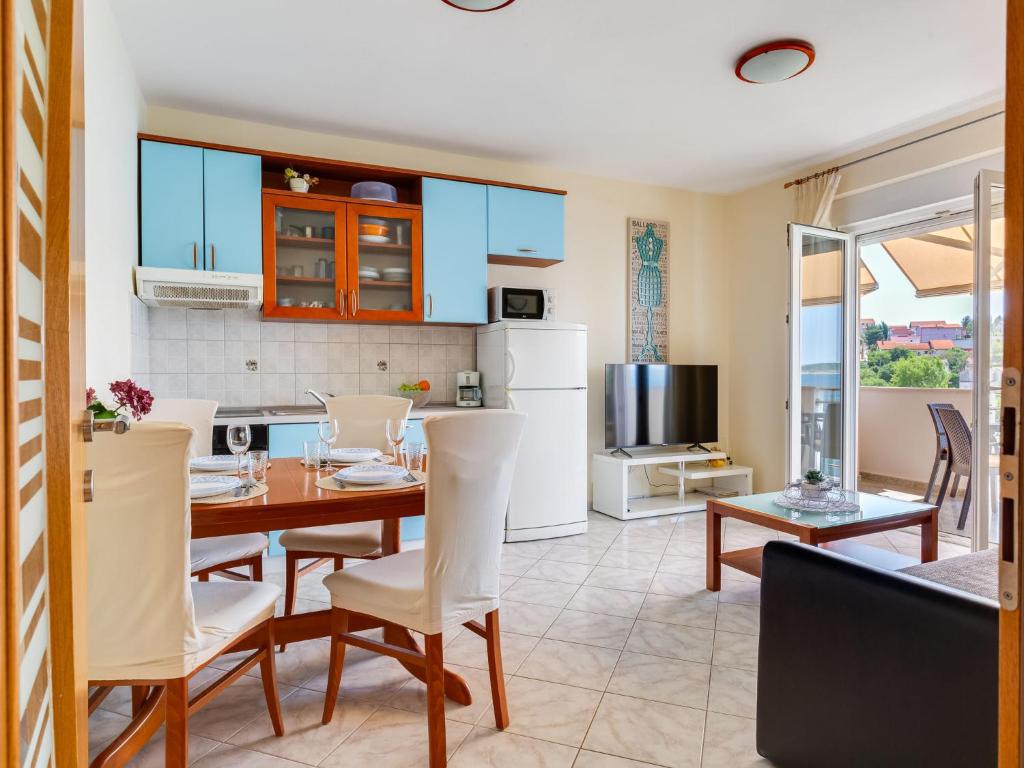 Kuchyňa alebo kuchynka v ubytovaní Apartment Daria 2 by Interhome