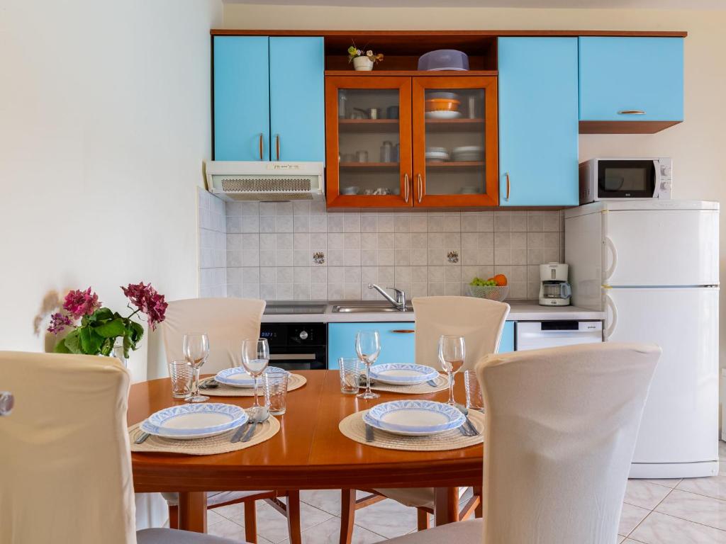 Kuchyňa alebo kuchynka v ubytovaní Apartment Daria 2 by Interhome