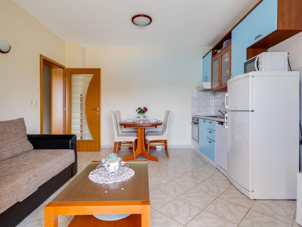Kuchyňa alebo kuchynka v ubytovaní Apartment Daria 2 by Interhome