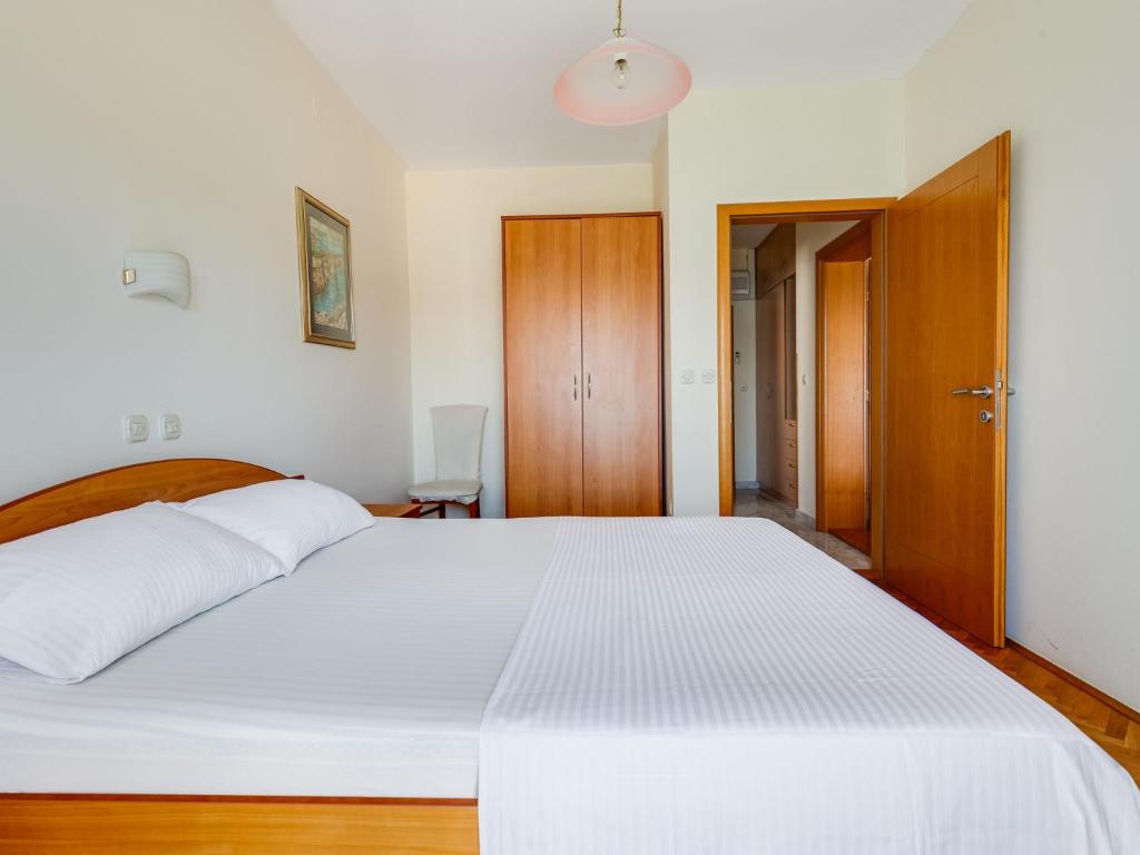 Posteľ alebo postele v izbe v ubytovaní Apartment Daria 2 by Interhome