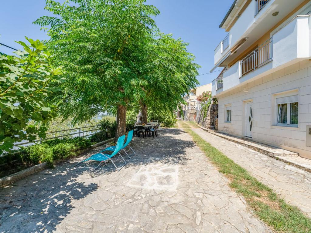 Vonkajšia záhrada v ubytovaní Apartment Daria 2 by Interhome