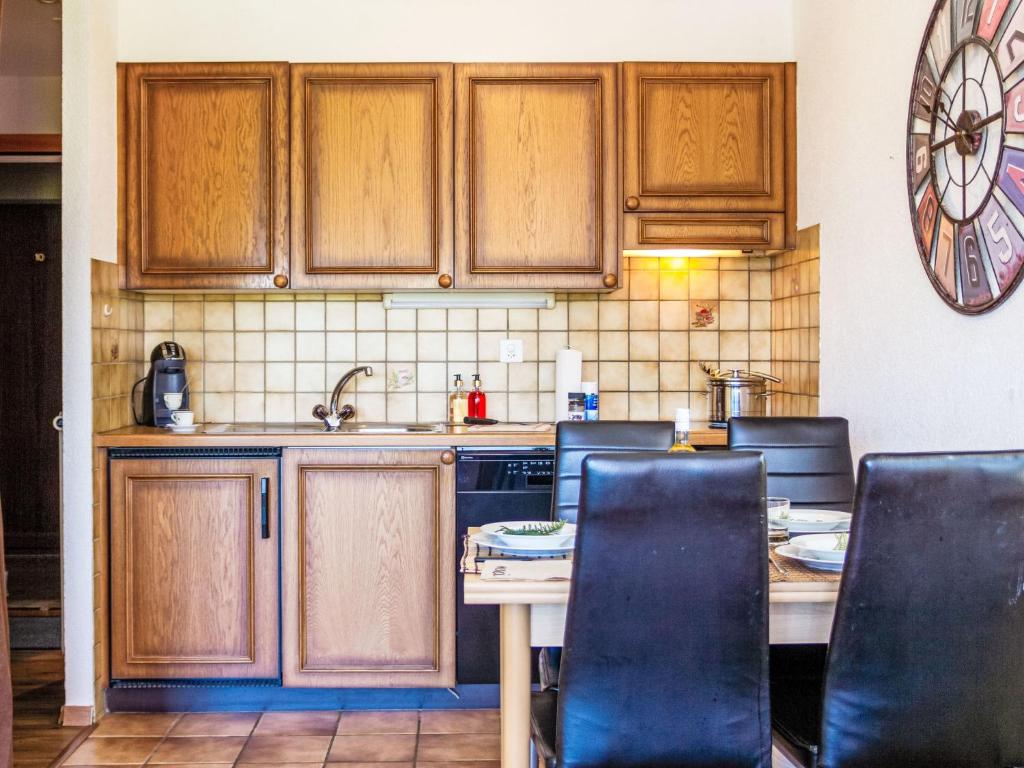 Kuchyň nebo kuchyňský kout v ubytování Apartment Ambassador II Apt 13 by Interhome