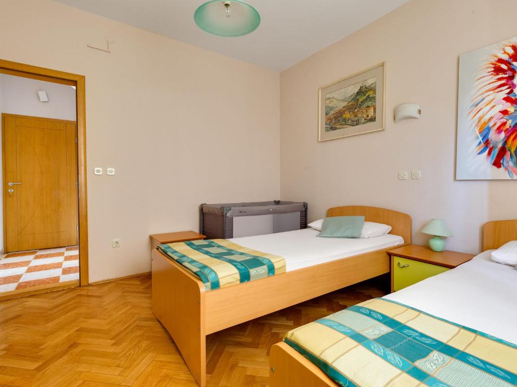 Postel nebo postele na pokoji v ubytování Apartment Daria 1 by Interhome