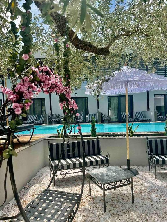 Bazén v ubytování B&B Lofts Thassos nebo v jeho okolí