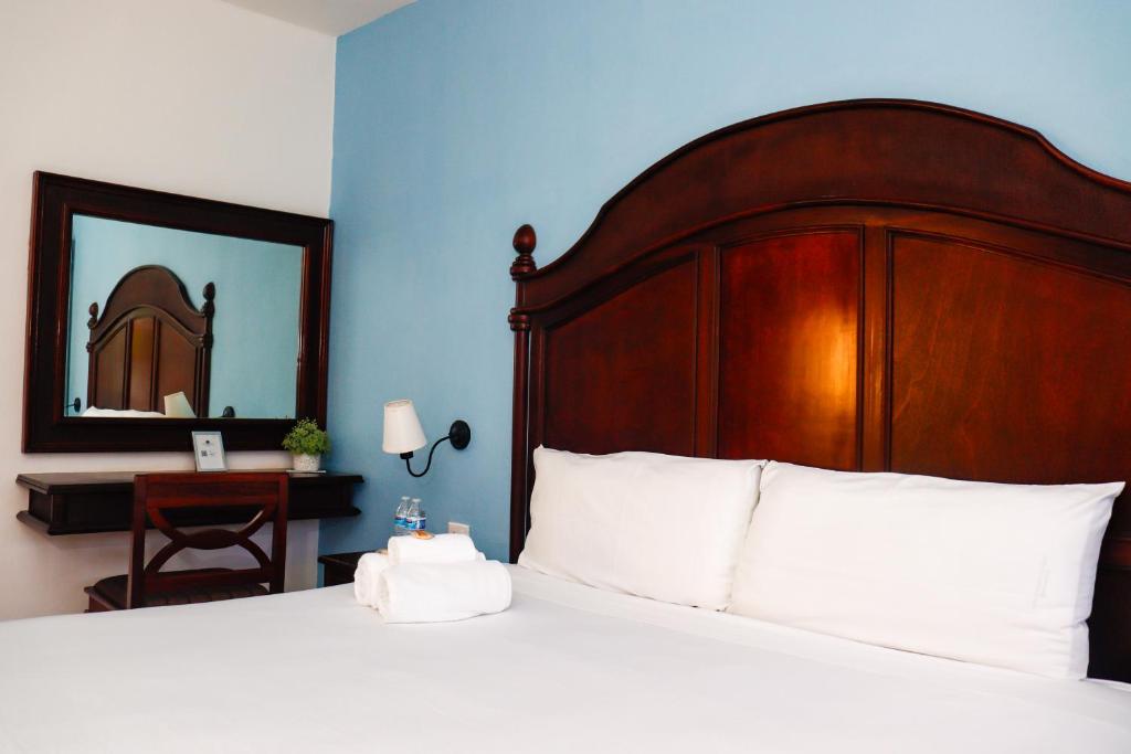 Postel nebo postele na pokoji v ubytování Hotel Quinta Izamal