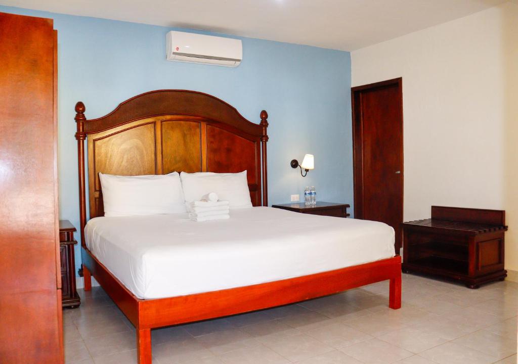 Postel nebo postele na pokoji v ubytování Hotel Quinta Izamal