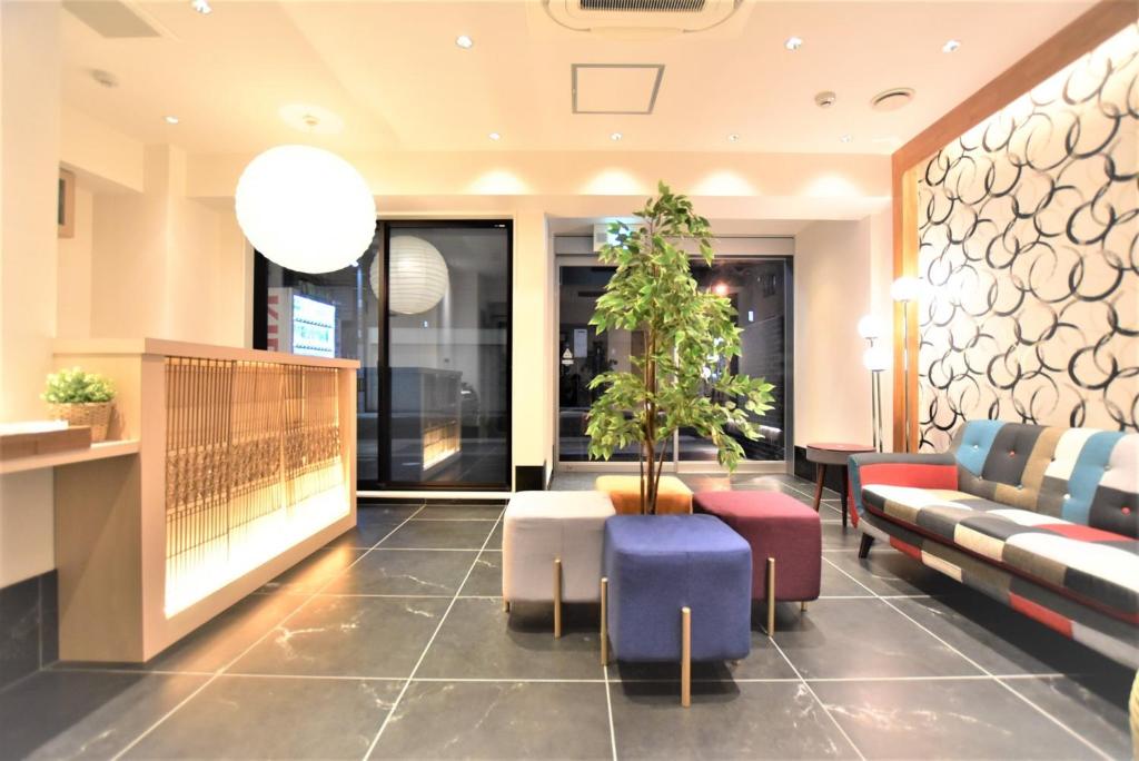 Posezení v ubytování ENKA NAMBA 1 HOTEL