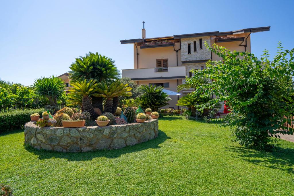 a garden in front of a house with cacti at Casa Fiore in Torre Marino