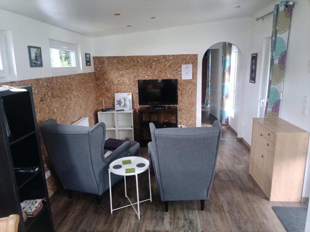 TV a/nebo společenská místnost v ubytování Campingplatz Blauer See
