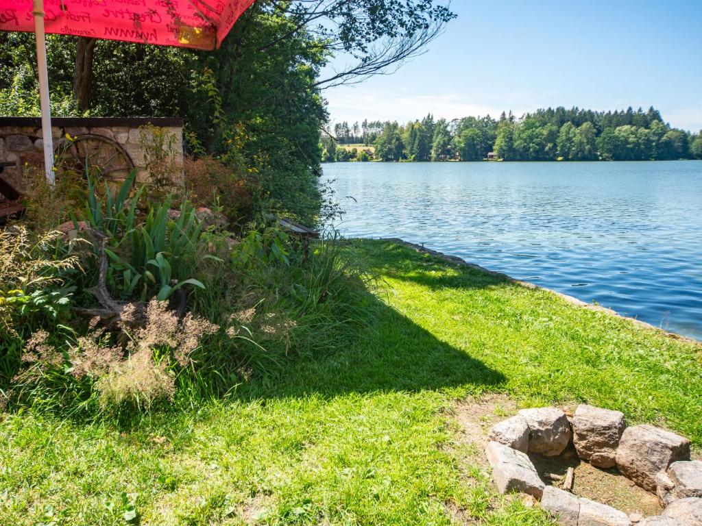 a field of grass next to a body of water at Holiday Home Lake & Rest by Interhome in Střížovice