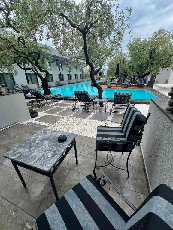 Bazén v ubytování B&B Lofts Thassos nebo v jeho okolí