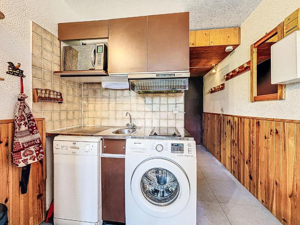 Kuchyň nebo kuchyňský kout v ubytování Apartment Vanoise B 752 by Interhome