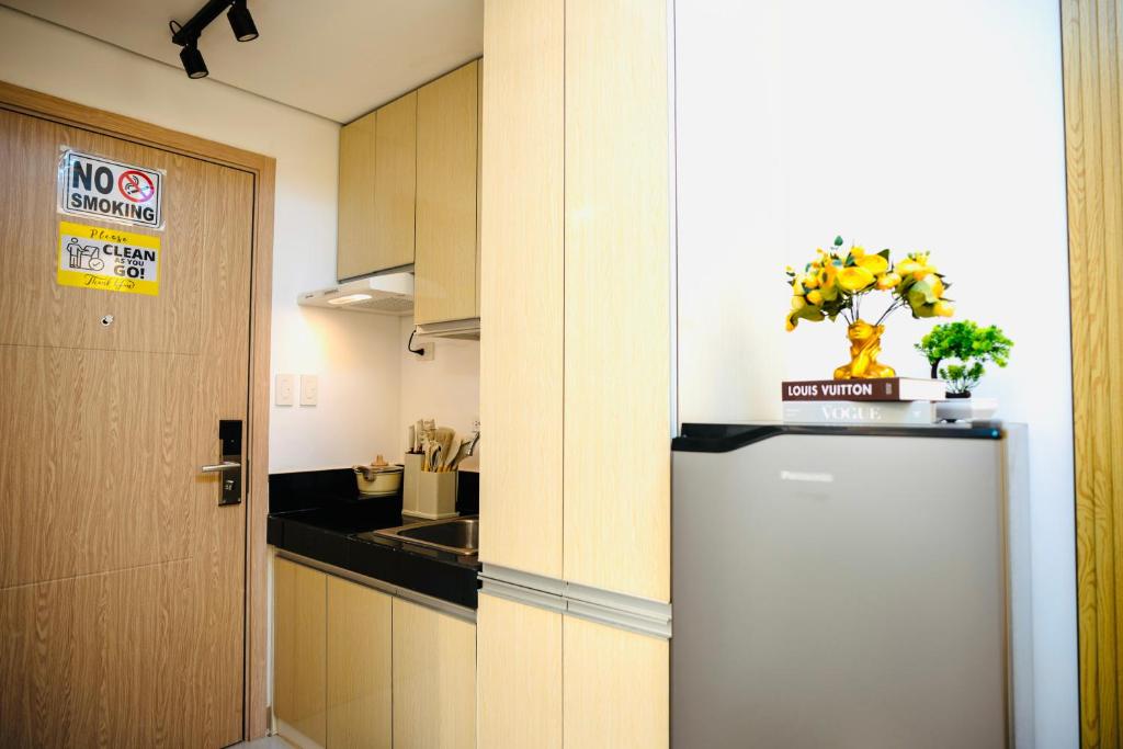 Kuchyň nebo kuchyňský kout v ubytování Rendez-vous 2BR Condo Unit at SMDC Cheer