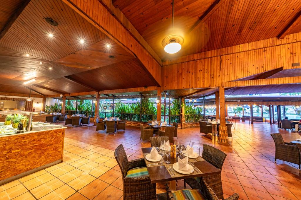 Un restaurante u otro lugar para comer en Hotel El Panama by Faranda Grand, a member of Radisson Individuals