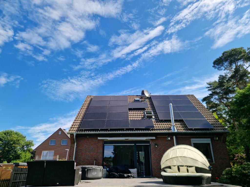 Afbeelding uit fotogalerij van Einfamilienhaus am Wald mit umfangreichem Wellnessangebot in Neustadt am Rübenberge