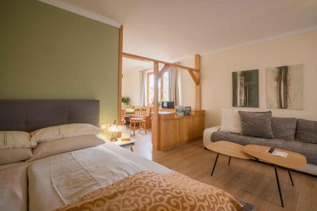 Postel nebo postele na pokoji v ubytování Garten-Hotel Ochensberger