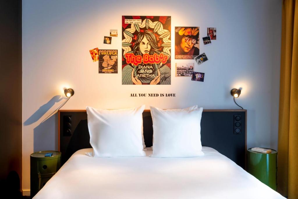 Postel nebo postele na pokoji v ubytování ibis Styles Paris Villejuif