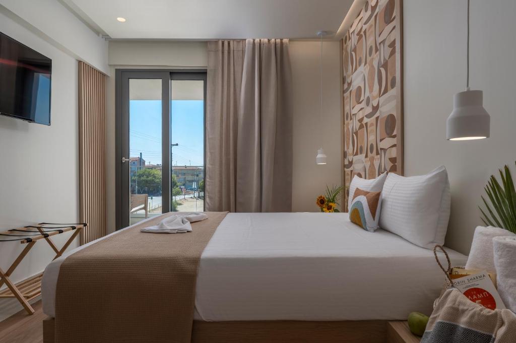 Sandy Seaside Suites - 14