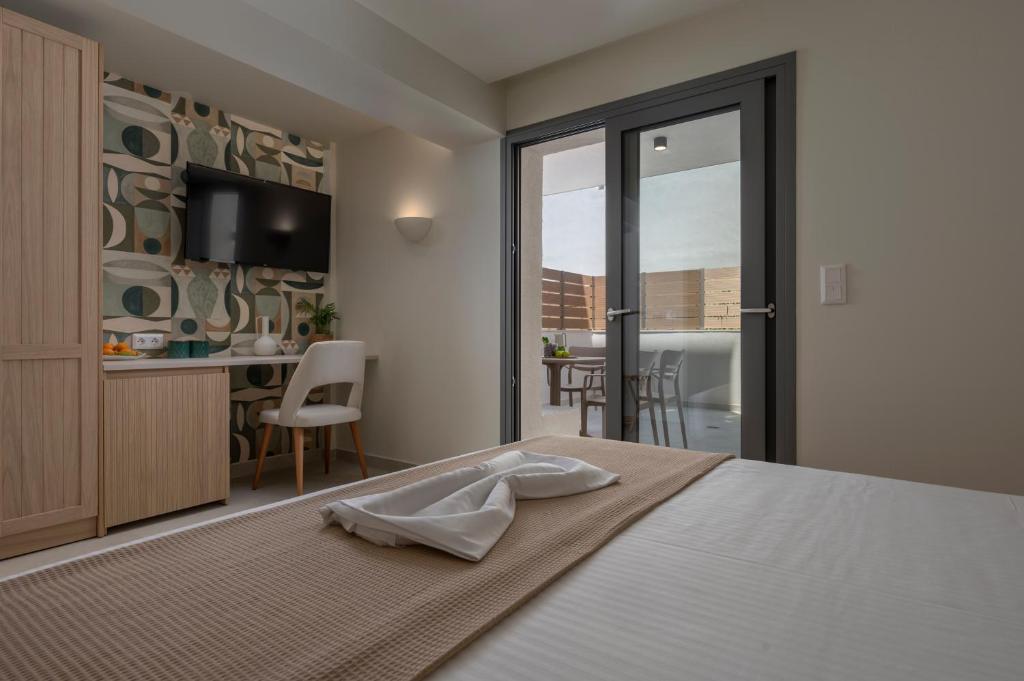 Sandy Seaside Suites - 18