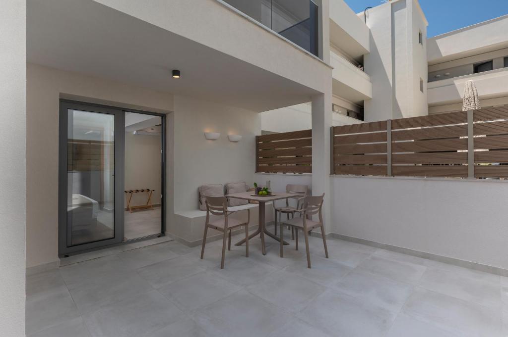 Sandy Seaside Suites - 19