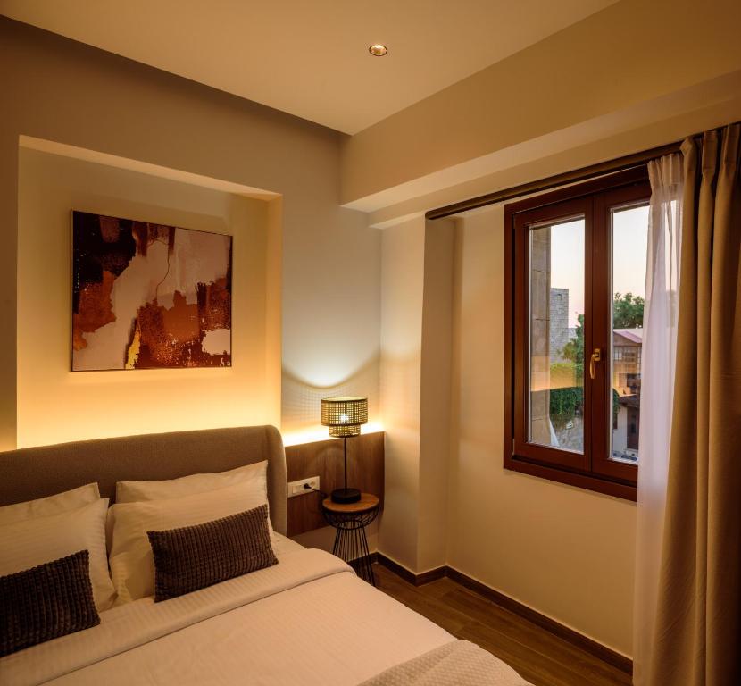 Postel nebo postele na pokoji v ubytování Arthur Suites in Old Town
